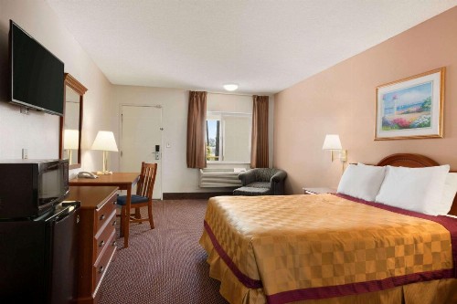 Travelodge by Wyndham Bakersfield - image 27