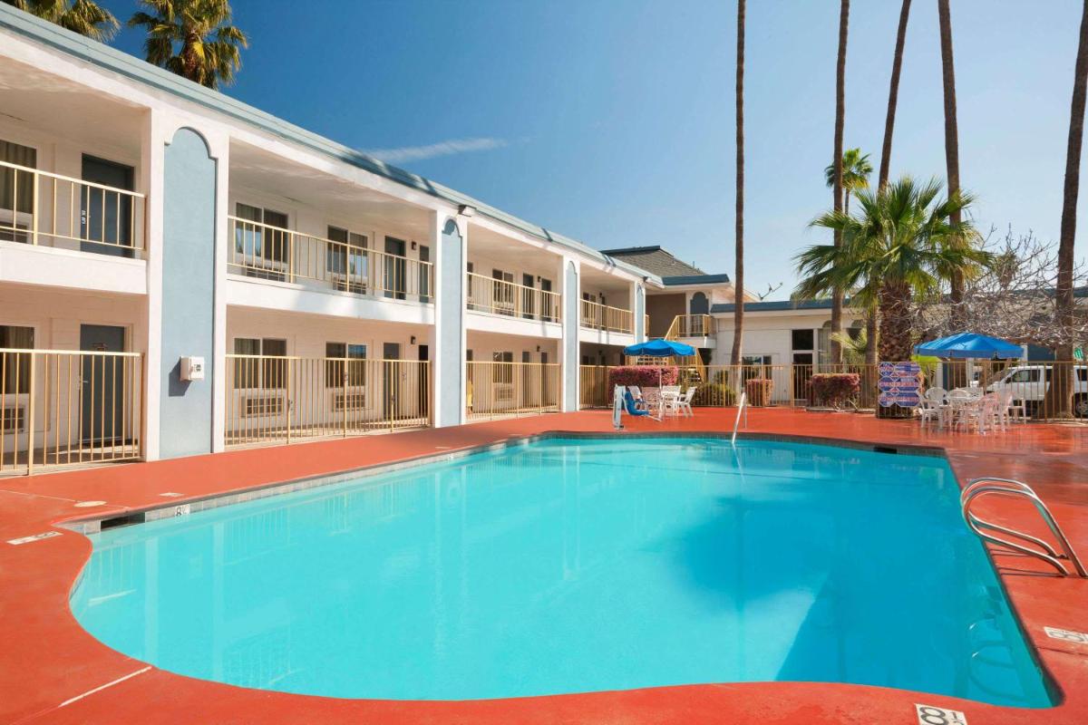 Travelodge by Wyndham Bakersfield - image 6