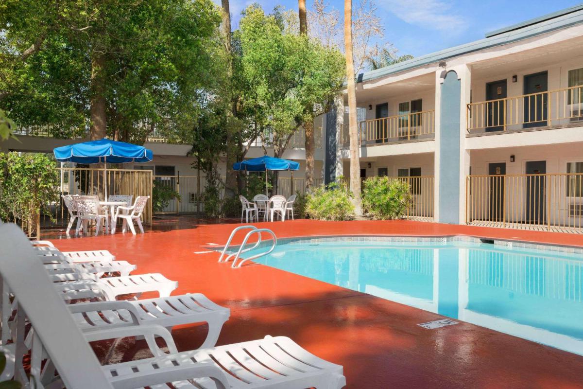 Travelodge by Wyndham Bakersfield - image 7