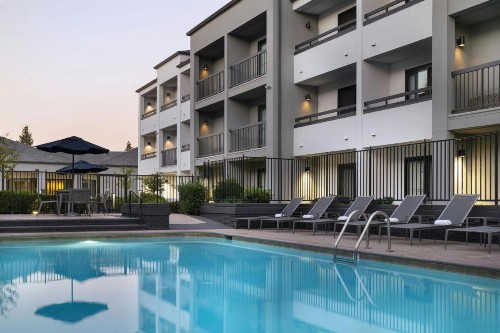 Courtyard by Marriott Bakersfield - image 27