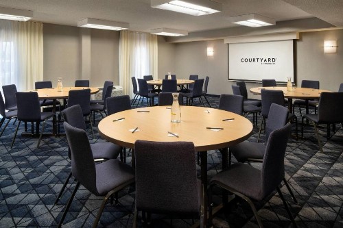 Courtyard by Marriott Bakersfield - image 29
