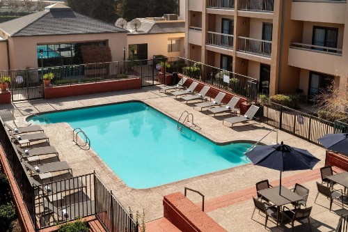 Courtyard by Marriott Bakersfield - image 32