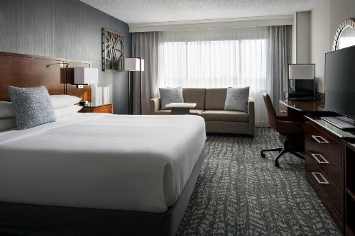 Bakersfield Marriott at the Convention Center - image 28
