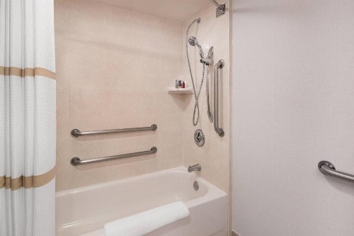 Bakersfield Marriott at the Convention Center - image 30