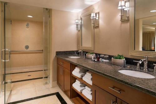 Bakersfield Marriott at the Convention Center - image 34