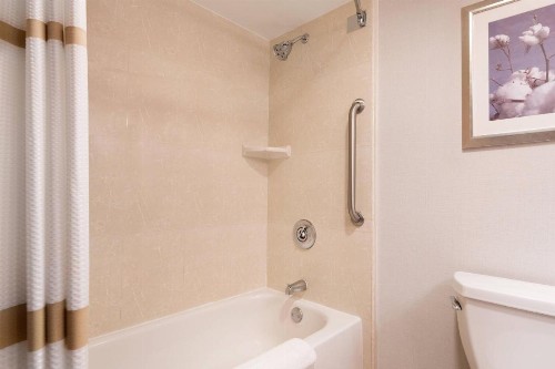 Bakersfield Marriott at the Convention Center - image 35