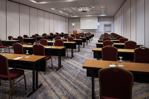 Bakersfield Marriott at the Convention Center - image 37