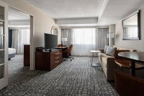 Bakersfield Marriott at the Convention Center - image 38