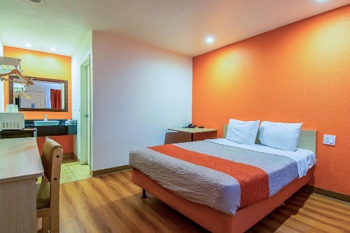Motel 6-Bakersfield CA - Airport - image 12