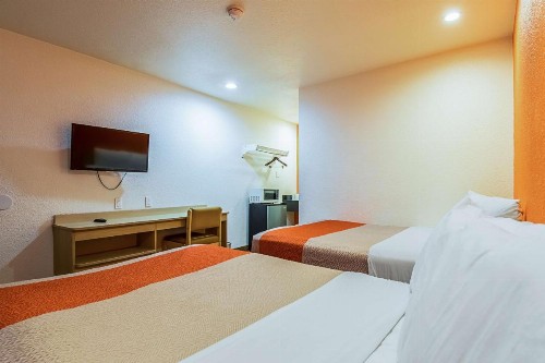 Motel 6-Bakersfield CA - Airport - image 18