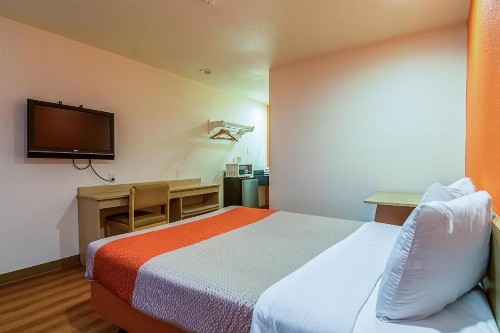 Motel 6-Bakersfield CA - Airport - image 35