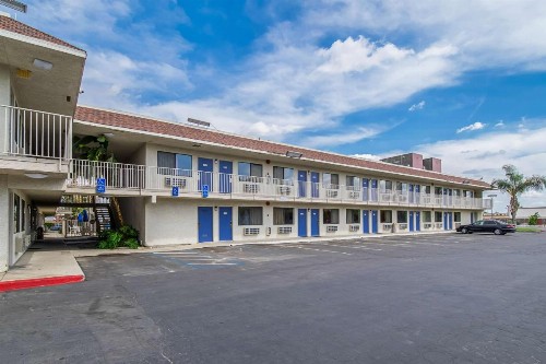 Motel 6-Bakersfield CA - Airport - image 4