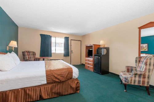Americas Best Value Inn and Suites Bakersfield Central - image 10
