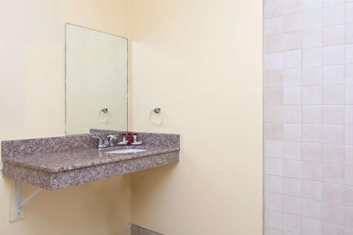 Americas Best Value Inn and Suites Bakersfield Central - image 19