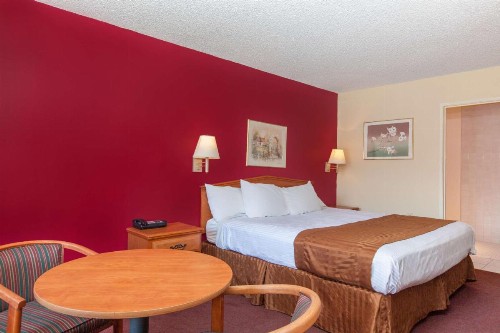 Americas Best Value Inn and Suites Bakersfield Central - image 23