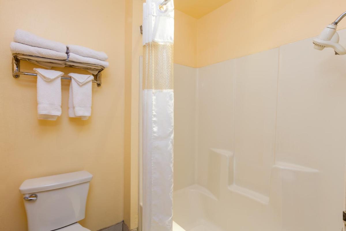Americas Best Value Inn and Suites Bakersfield Central - image 5