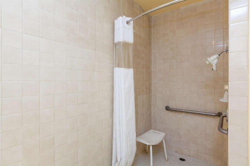 Americas Best Value Inn and Suites Bakersfield Central - image 9