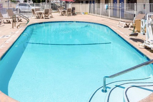 Motel 6-Bakersfield CA - Convention Center - image 10
