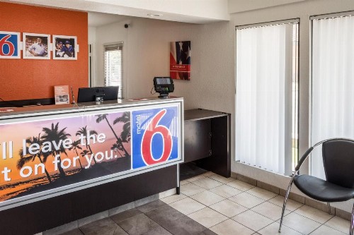 Motel 6-Bakersfield CA - Convention Center - image 11