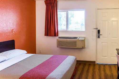 Motel 6-Bakersfield CA - Convention Center - image 17