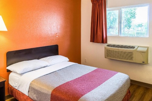 Motel 6-Bakersfield CA - Convention Center - image 18