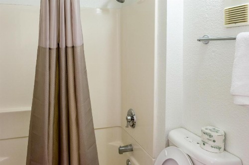 Motel 6-Bakersfield CA - Convention Center - image 23