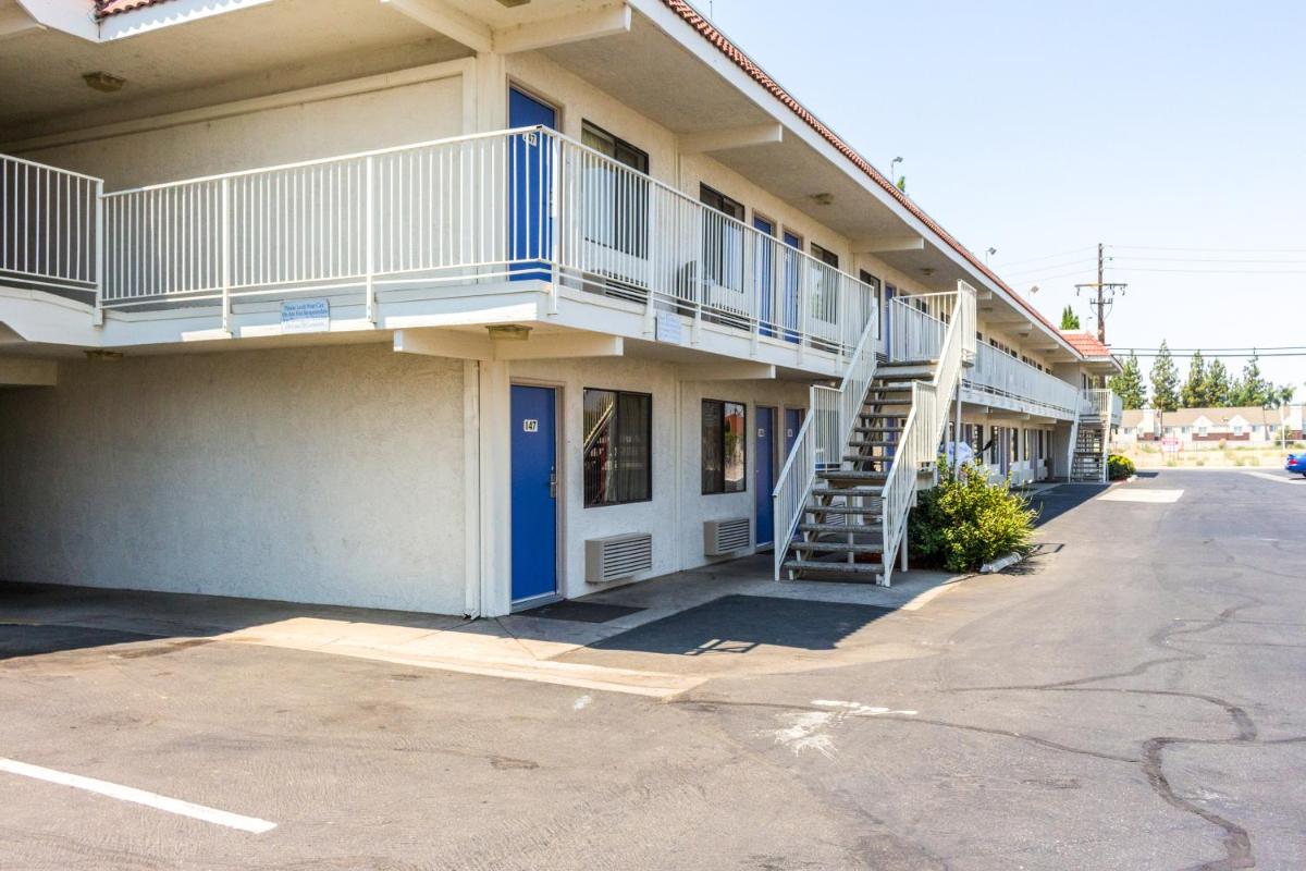 Motel 6-Bakersfield CA - Convention Center - image 3