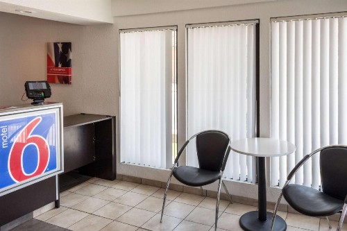 Motel 6-Bakersfield CA - Convention Center - image 33