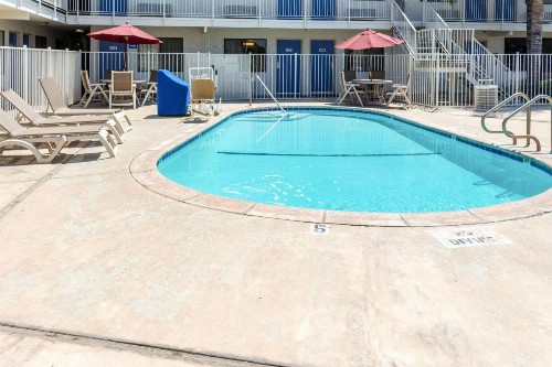 Motel 6-Bakersfield CA - Convention Center - image 38