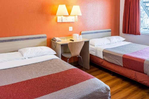 Motel 6-Bakersfield CA - Convention Center - image 40