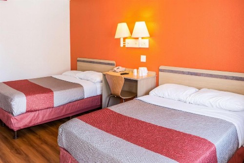 Motel 6-Bakersfield CA - Convention Center - image 42