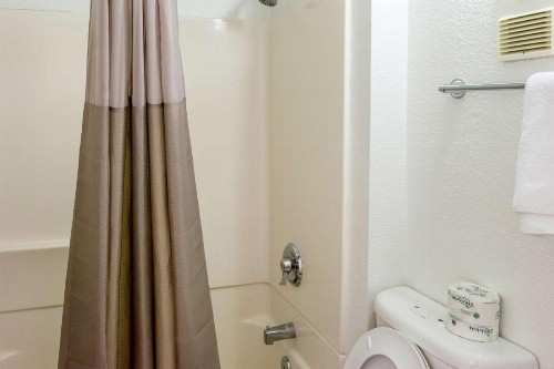 Motel 6-Bakersfield CA - Convention Center - image 47