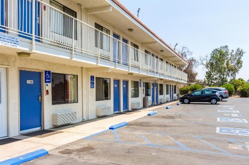 Motel 6-Bakersfield CA - Convention Center - image 5