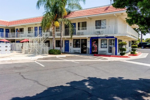 Motel 6-Bakersfield CA - Convention Center - image 6