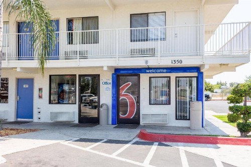 Motel 6-Bakersfield CA - Convention Center - image 7
