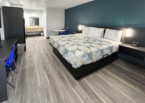 Bakersfield Inn & Suites - image 3