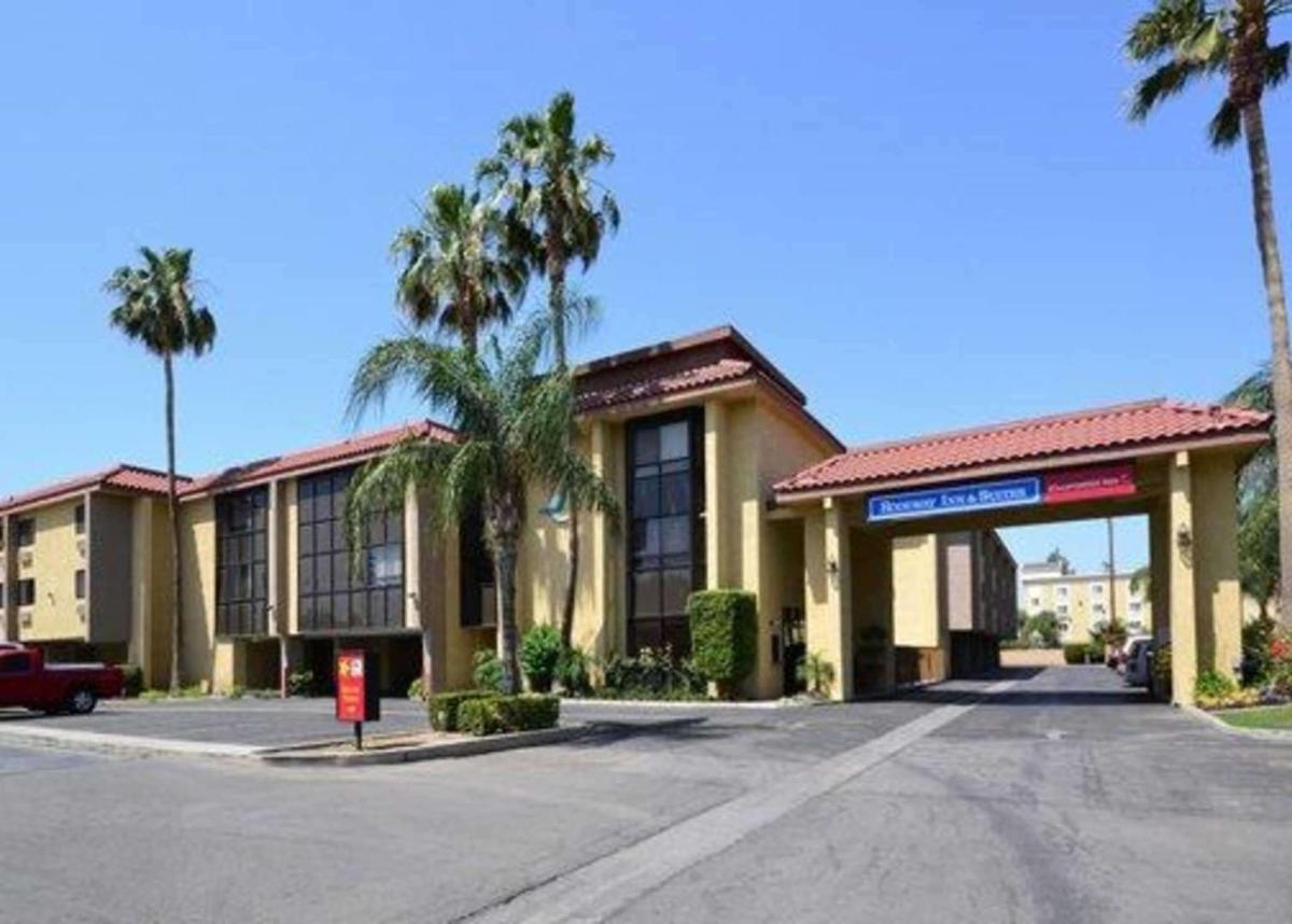 Rodeway Inn and Suites Bakersfield - main image