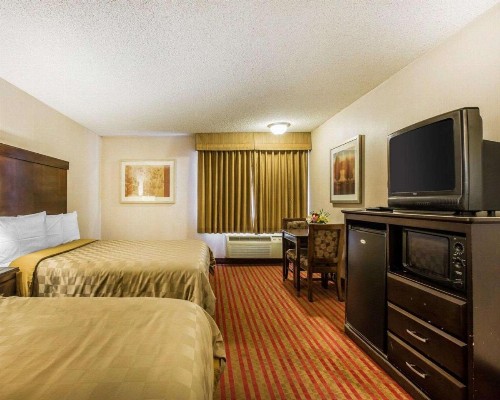 Rodeway Inn and Suites Bakersfield - image 12