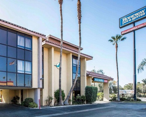 Rodeway Inn and Suites Bakersfield - image 2