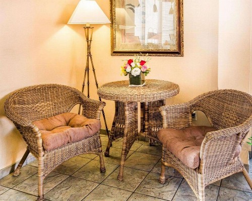 Rodeway Inn and Suites Bakersfield - image 4
