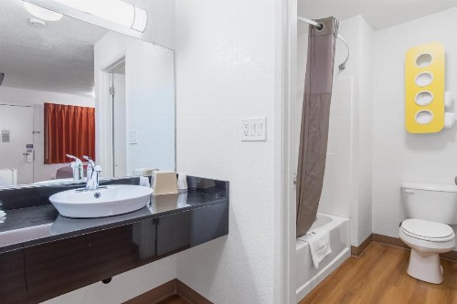 Motel 6 Bakersfield - image 11