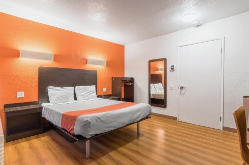 Motel 6 Bakersfield - image 3
