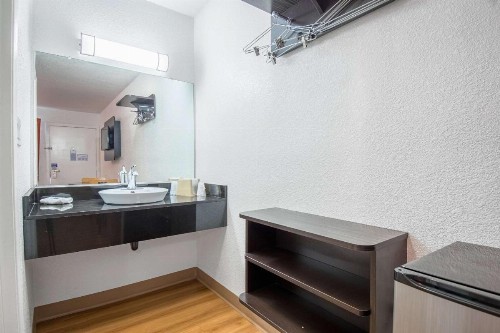 Motel 6 Bakersfield - image 38