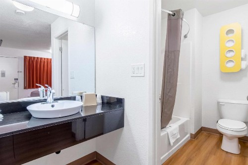 Motel 6 Bakersfield - image 43