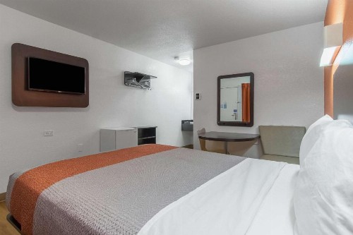 Motel 6 Bakersfield - image 44