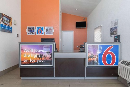Motel 6 Bakersfield - image 46