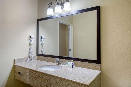 Sleep Inn & Suites Bakersfield North - image 27