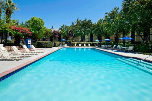Four Points by Sheraton Bakersfield - image 1