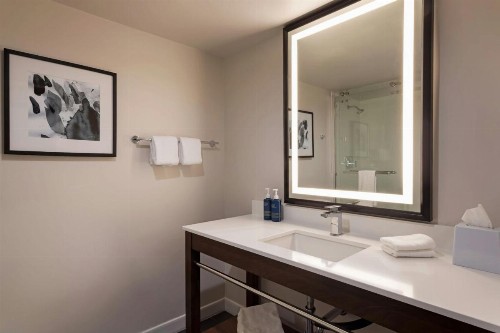Four Points by Sheraton Bakersfield - image 2