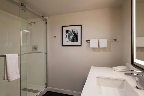Four Points by Sheraton Bakersfield - image 27